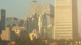 Moderní pekingská architektura, v pozadí budova čínské televize