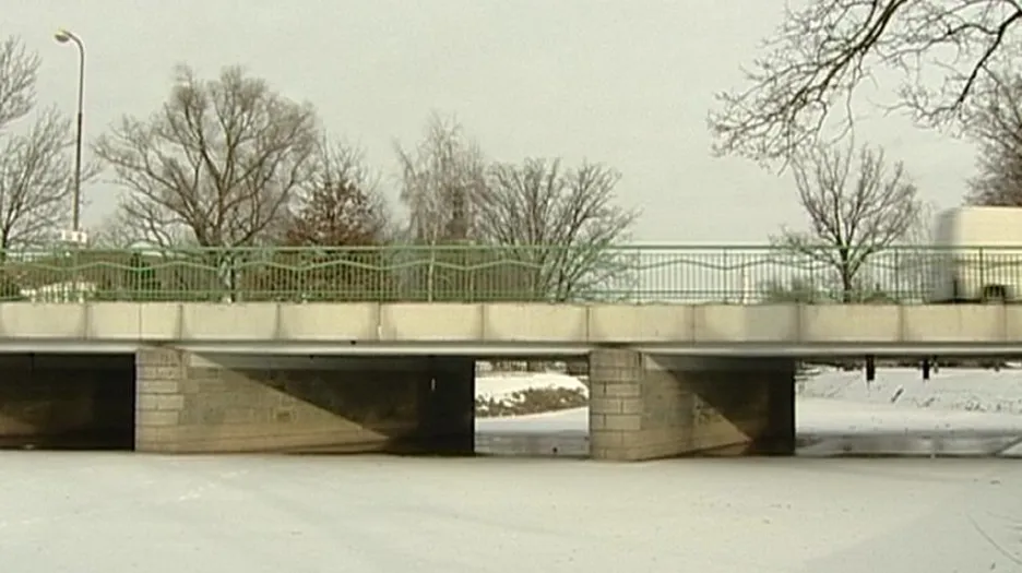Nekonečná se zdá být oprava mostu v Soběslavi.