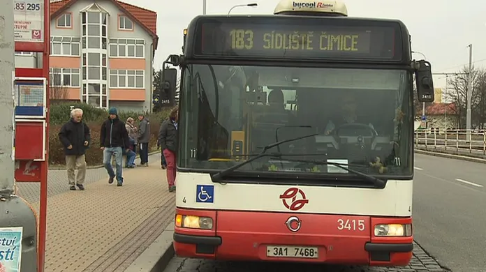 Autobusy z Mělnicka by nově měly končit na Ládví