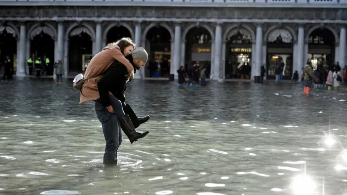 V listopadu 2019 postihly italské Benátky nejhorší záplavy za půl století, na náměstí Svatého Marka dosahovala voda do výšky až jednoho metru