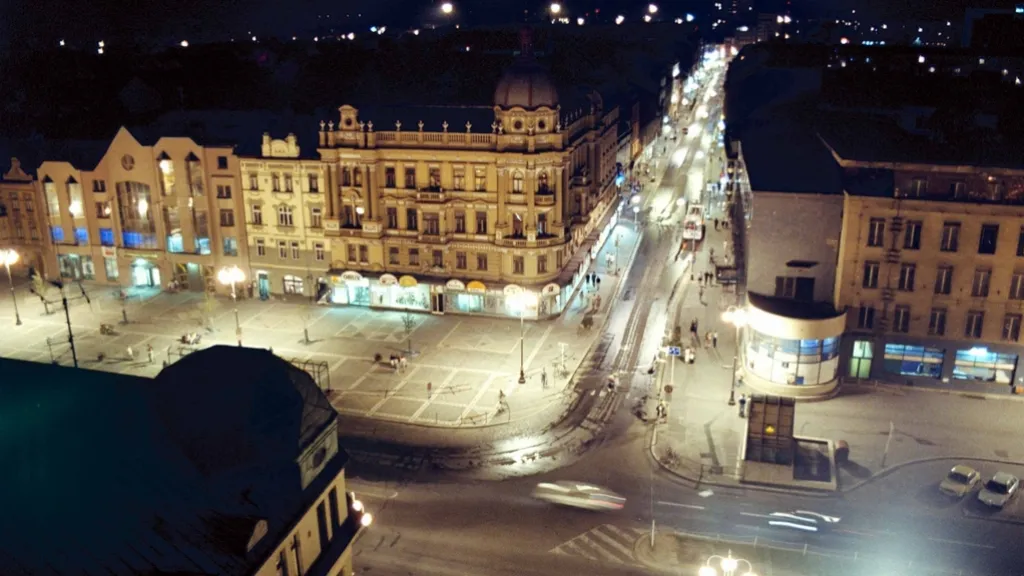 Noční třída Míru v Pardubicích