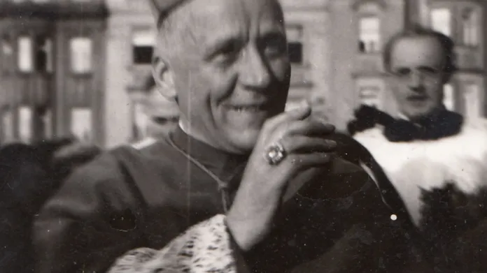 Kardinál Josef Beran v Plzni (1947)