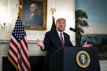 Chtěl jsem koronavirus zlehčovat, nechtěl jsem vyvolat paniku, přiznal Trump v nové knize