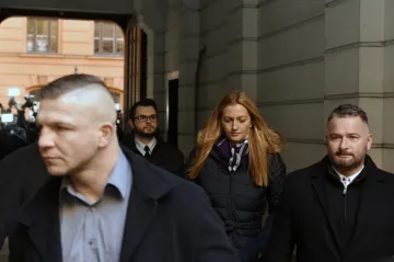 Kvitová popsala u soudu své napadení. Mluvila prostřednictvím kamery a mikrofonu z jiné místnosti 