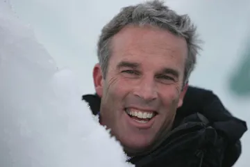 Lewis Pugh uplaval v Severním ledovém oceánu kilometr