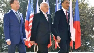 Setkání Klause s Obamou a Medvěděvem