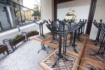 Blatný v pondělí navrhne vládě přechod do čtvrtého stupně PES