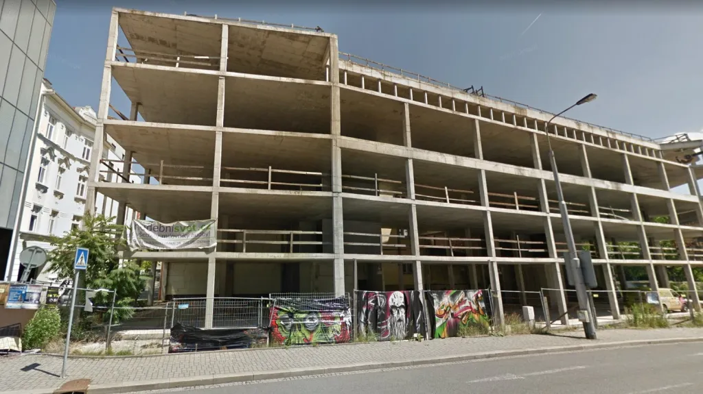 Nedostavěná budova v centru Ostravy