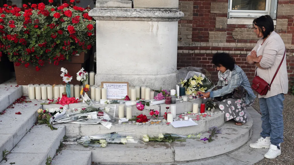 Pietní místo u kostela v Saint-Étienne-du-Rouvray