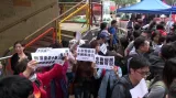 Obyvatelé Hongkongu nesouhlasí s nákupními zájezdy pevninských Číňanů