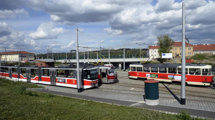 U nádraží Podbaba končí trať, která byla devět let posledním prodloužením tramvajové sítě v Praze. V budoucnu by měla pokračovat dále do Suchdola a později i přes most do Bohnic