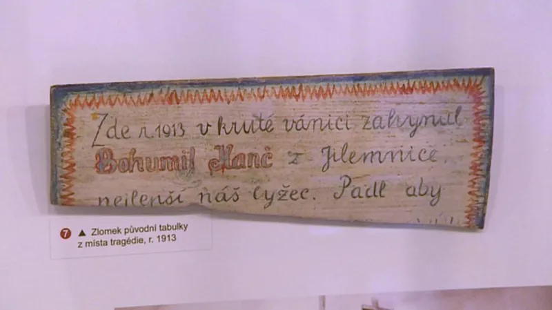 Zlomek tabulky z místa tragédie
