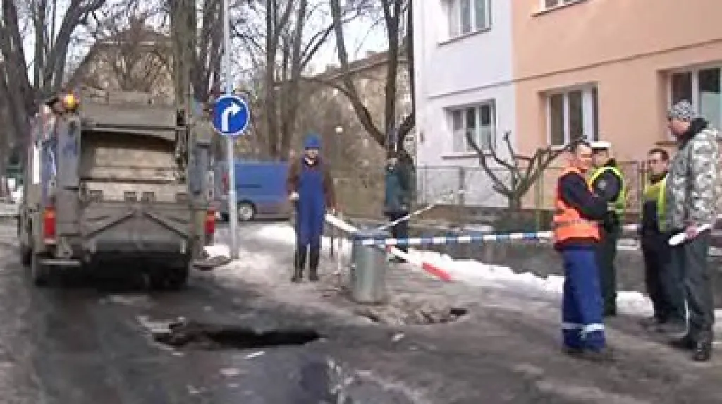 Propadlý popelářský vůz