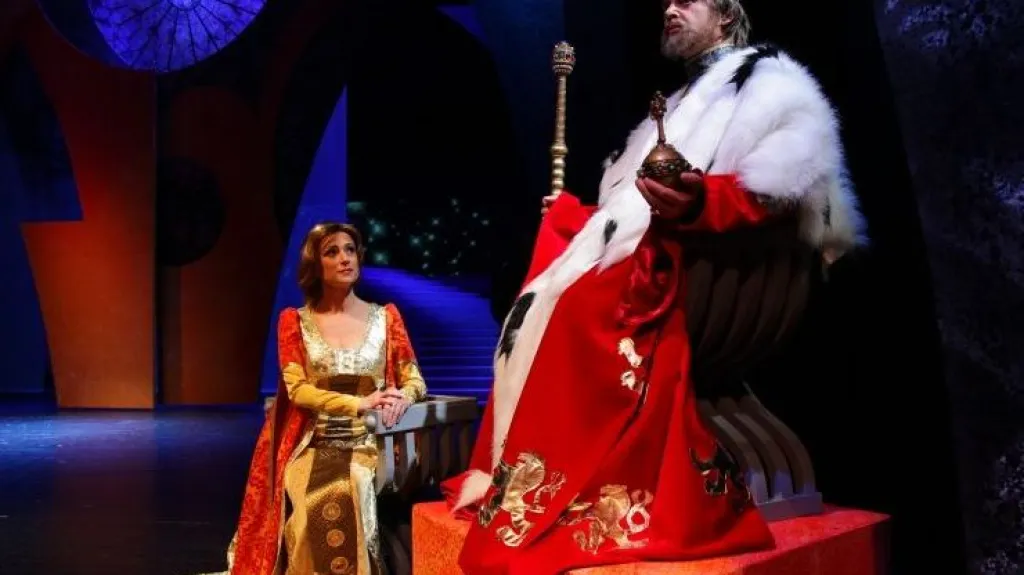 Hana Fialová (Eliška) a Marcel Školout (Karel IV.)