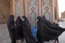Afghánky budou studovat zahalené a v čistě ženských třídách, Taliban změní osnovy