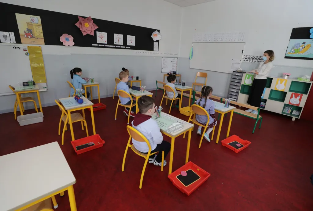 Otevření základních škol ve Francii a nová nařízení