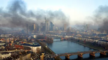 Kouř nad Frankfurtem