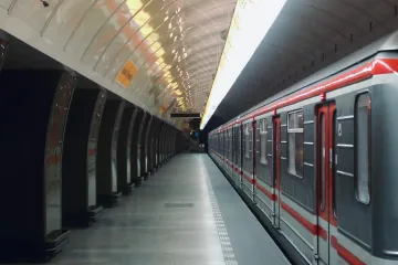 O víkendu nejezdí metro na lince B v úseku Florenc – Vysočanská