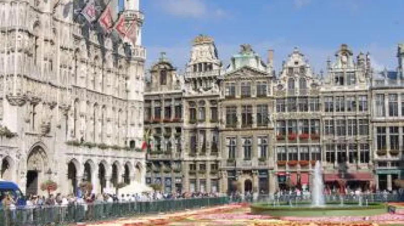 Bruselské Velké náměstí ozdobil květinový koberec