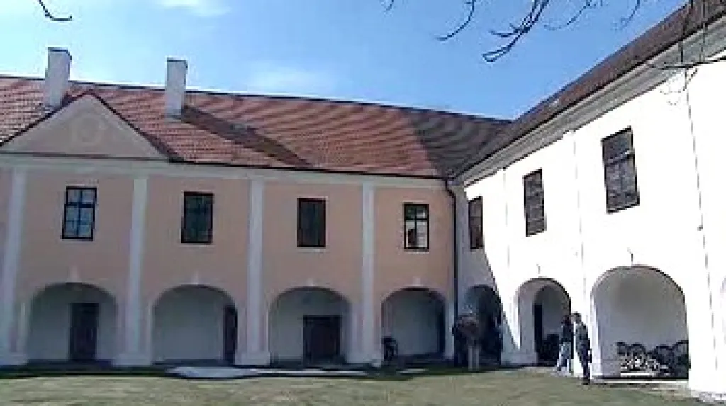 Zrekonstruovaný zámek