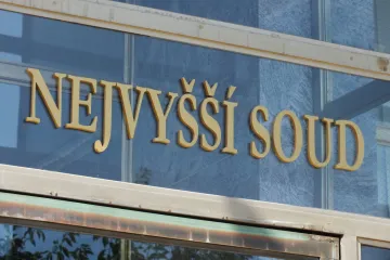 Další z pozůstalých po oběti heparinového vraha se dovolávají spravedlnosti u soudu