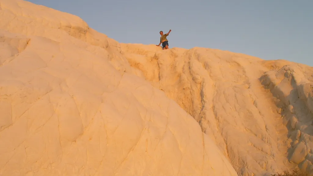 Punta Bianca - zapadající slunce si hraje s barvami