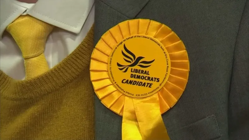 Liberální demokraté sází na barvu hořčice