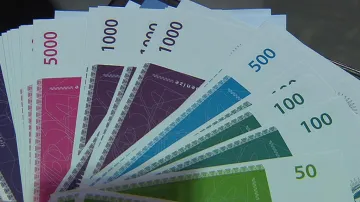 Studenti se učí starat o fiktivní firmy