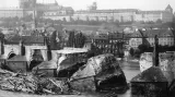 Ve večerních hodinách 3. září vystoupila hladina Vltavy v Praze o 450 cm nad normál. Povodeň vážně poškodila Karlův most.
