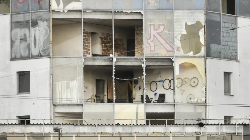 Carimex už léta chátrá a hyzdí Rokycanskou třídu v Plzni