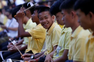 Rok od vysvobození z jeskyně sní thajští chlapci o kariéře v námořnictvu i profesionálním fotbale