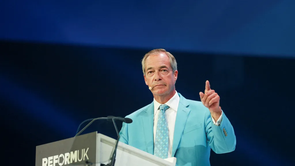 Předseda britské strany Reform UK Nigel Farage (5. září 2026)
