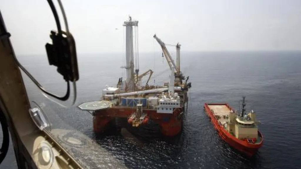 Vytahování vadného ventilu z Mexického zálivu