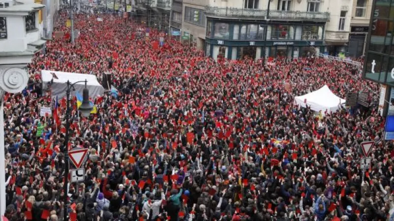 Události: Bouřlivé protesty proti prezidentovi
