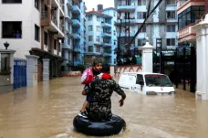 Přes 130 mrtvých při záplavách v Nepálu, Indii a Bangladéši. Deště mají pokračovat