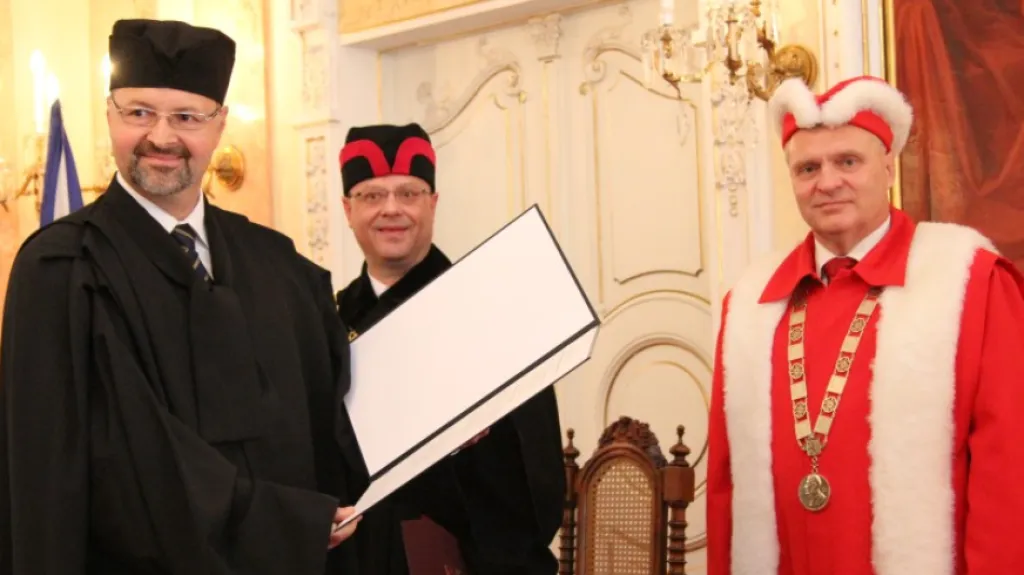 Slavnostní promoce Bohdana Pomahače