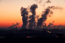 Před znečištěným vzduchem vás neochrání ani okna, varují čeští vědci
