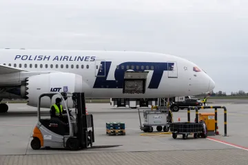 Polsko umožní českým řidičům vyzvednout auta z letišť. Do středy je nutné se ohlásit