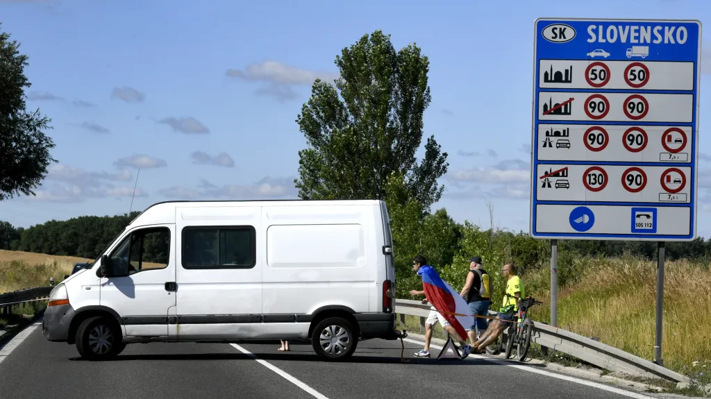 Protest proti novým opatřením při vstupu na Slovensko