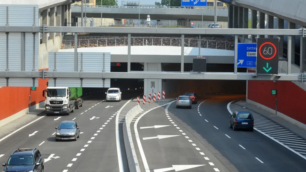 Královpolský tunel je rok v provozu