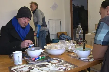 Lůžka pro lidi bez domova jsou kvůli mrazům plná. Organizace nabízejí alespoň židli v teple