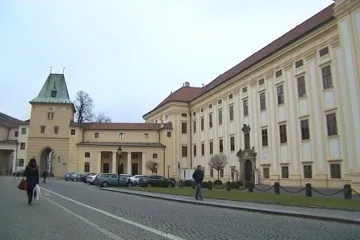 Olomoucké arcibiskupství požádalo o vrácení zámku v Kroměříži