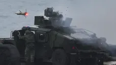 Americká protitanková střela TOW-2A vypuštěná během cvičení tchajwanských vojáků