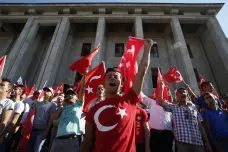 Erdogan vyhlásil v Turecku tříměsíční výjimečný stav