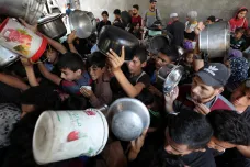 Netanjahu je otevřený dočasnému příměří. Humanitární pomoc v Pásmu Gazy vázne