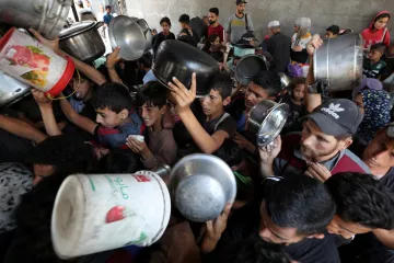 Netanjahu je otevřený dočasnému příměří. Humanitární pomoc v Pásmu Gazy vázne