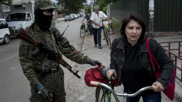 Obyvatelé Slavjansku opouštějí své domovy