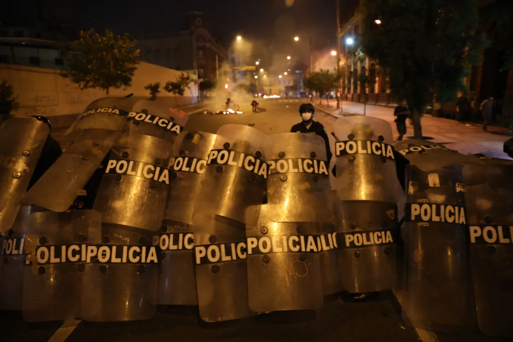 Budovu parlamentu hlídala během přísahy nového prezidenta policie