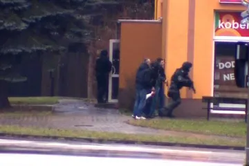 Policie: Střelec vyjednával o rukojmí a kolem sebe už měl mrtvé