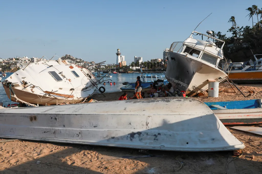 Bouře rovněž přerušila komunikaci, tudíž informace o dopadech byly zpočátku neznámé